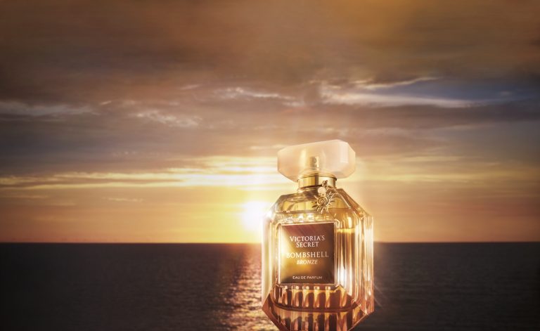 Victoria’s Secret’tan Yazın Işıltısını Taşıyan Yeni Koku