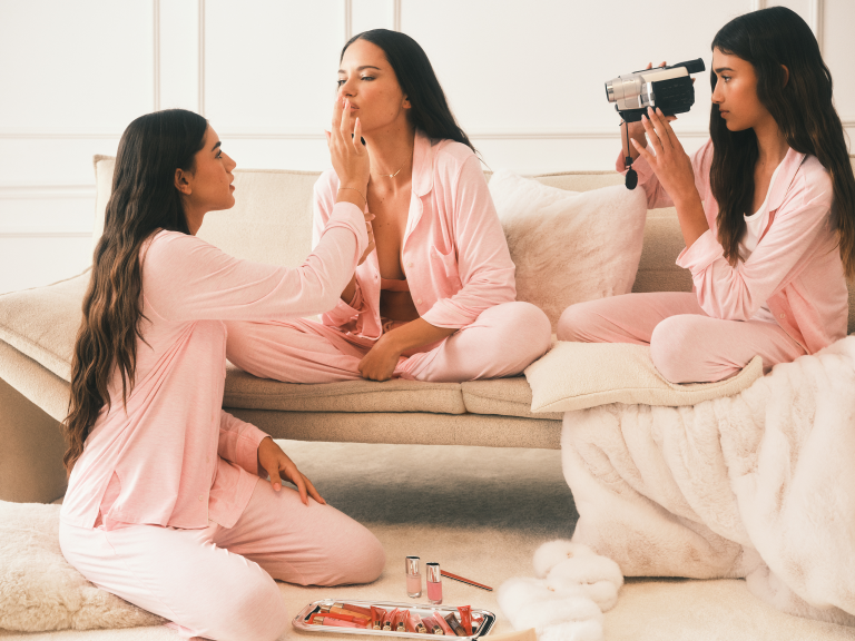 Victoria’s Secret’tan “Hayatımızın Gerçek Melekleri Annelerimize” Özel Hediyeler