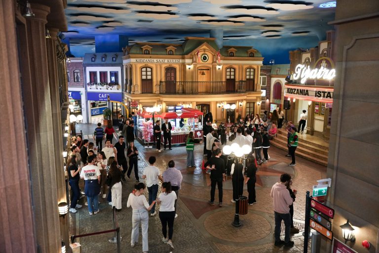 Büyüklere KidZania’da Yetişkinlere Özel Unutulmaz Bir Gece