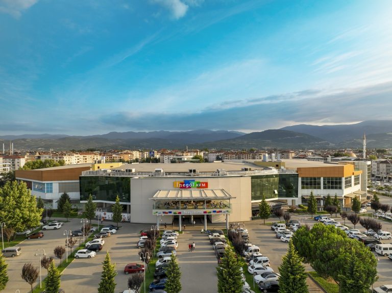 İnegöl AVM, Anneler Günü’nü Sanat ve Müzikle Kutluyor