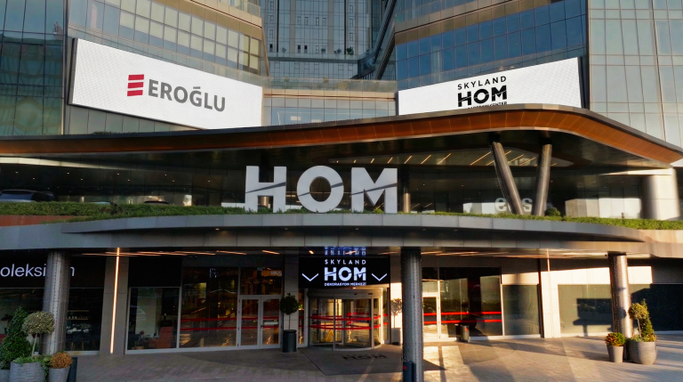 Skyland HOM Dekorasyon Merkezi ile Sessiz Lüks ve Minimalist Yaşam Alanları Yazlıklara Taşındı.