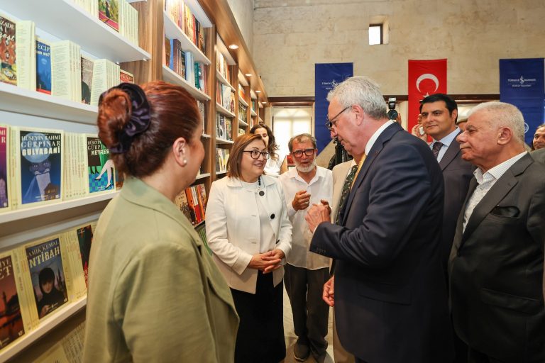Gaziantep Büyükşehir Belediye Başkanı Fatma Şahin’in Girişimleri ve Destekleriyle Türkiye İş Bankası Kültür Yayınları Gaziantep Mağazası,  Kapılarını Açtı.
